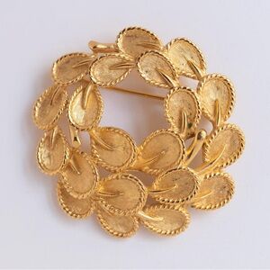 Crown Trifari Vintage Layered Flower Leaf Pin Brooch - Brushed Gold Tone